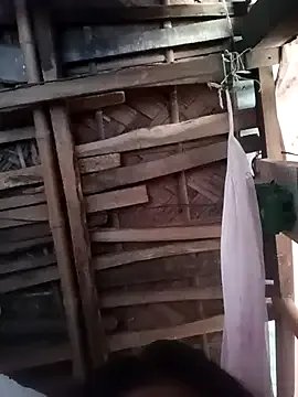 Queen_brishty05 on StripChat