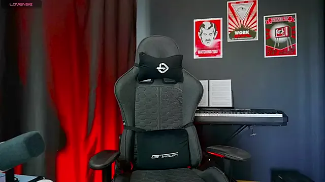 QueenAliss on StripChat 