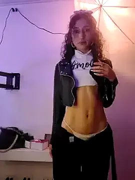 Queenjenn__ on StripChat