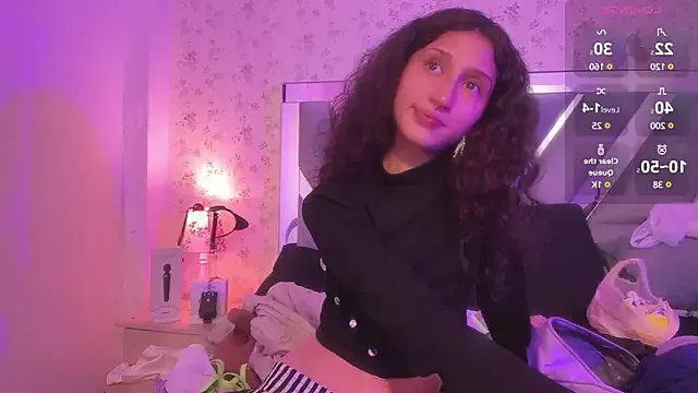 Queenjenn__ on StripChat