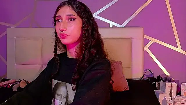 Queenjenn__ on StripChat