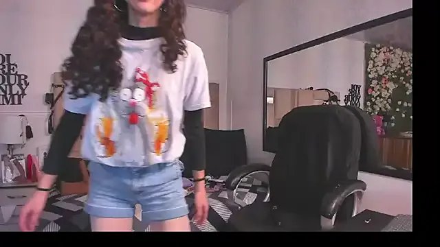 Queenjenn__ on StripChat