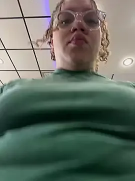 Offline QueenNuttCollector on StripChat