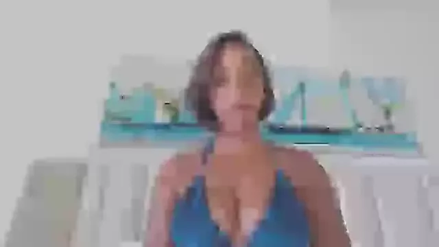 Offline QueenTricks1 on StripChat