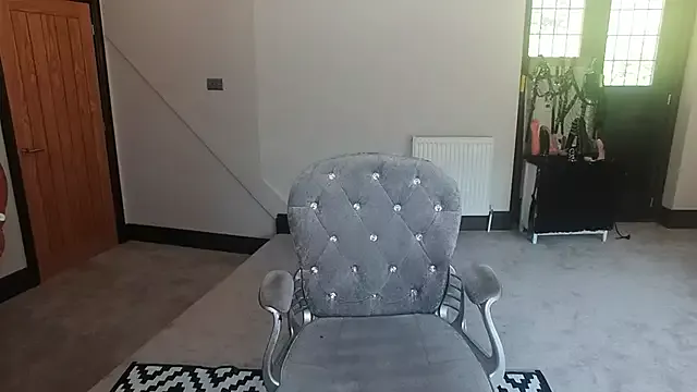 Offline QueenTricks1 on StripChat