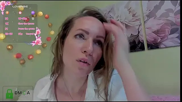 Queenymel on StripChat