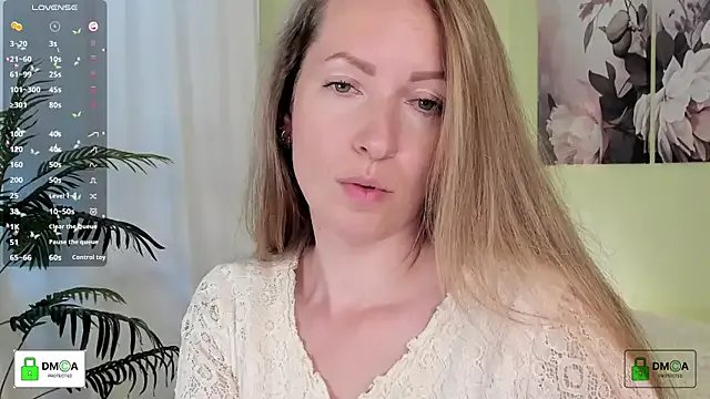 Queenymel on StripChat