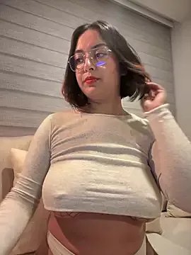 Rae_Lil_White on StripChat