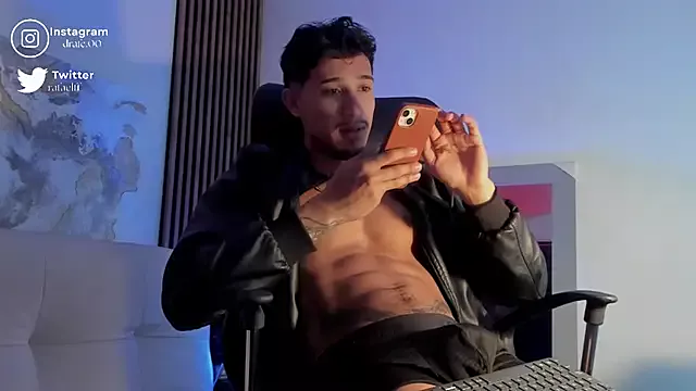 Offline rafael_stone on StripChat