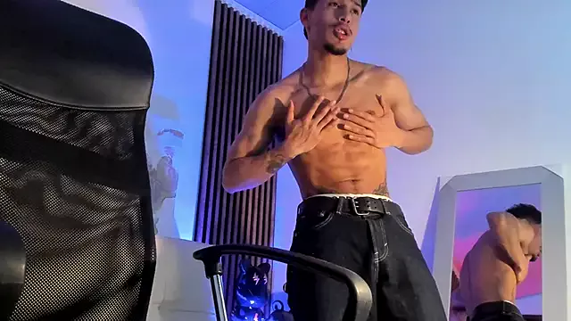 Offline rafael_stone on StripChat