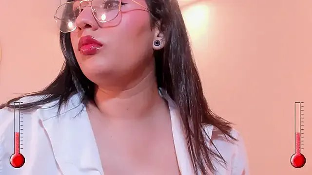 RavenPeachy on StripChat