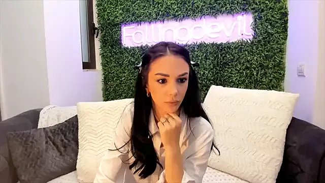 realhotfallingdevil on StripChat