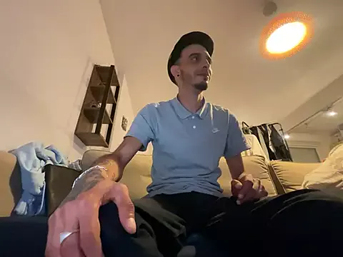 Freechat Rebeu313 on StripChat