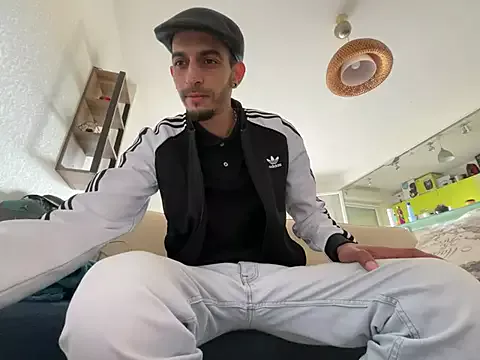 Freechat Rebeu313 on StripChat