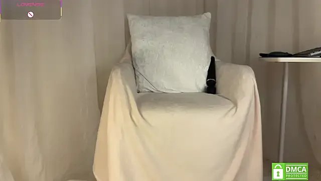 red_starling on StripChat