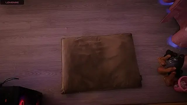 Redhead_Shark_new on StripChat