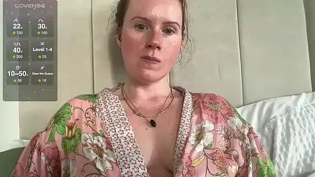 redheadrosie69 on StripChat