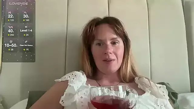 redheadrosie69 on StripChat