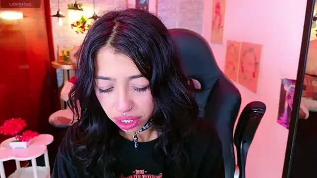 REDHOTTER_ on StripChat