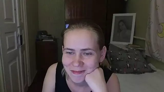 Riley_Roo on StripChat