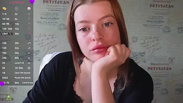 RinaBlondie on StripChat