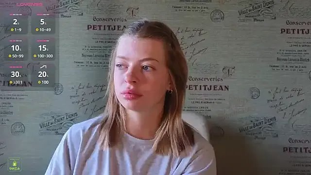 RinaBlondie on StripChat