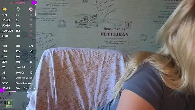 RinaBlondie on StripChat