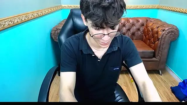 RoberthAlv on StripChat