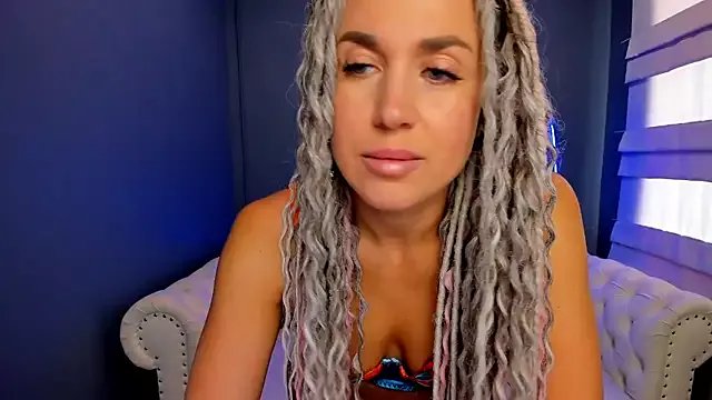 rock_n_roxy on StripChat