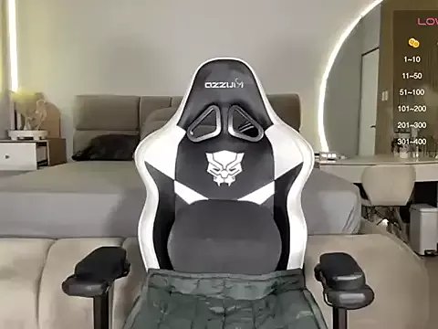 Rogueblaze on StripChat