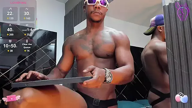 Freechat ronnie_7777 on StripChat