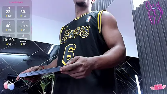 Freechat ronnie_7777 on StripChat