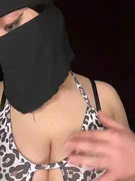 RooVaaN-Xx on StripChat