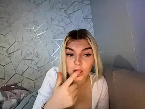 rosie-hipstergal — Last tipper gets a free sex tapes and bj