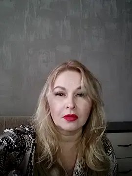 RossieGlow49 on StripChat