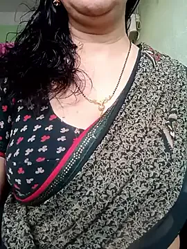 Offline Rosy-B on StripChat