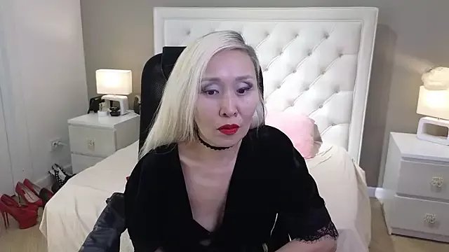 RoxalanaStar on StripChat