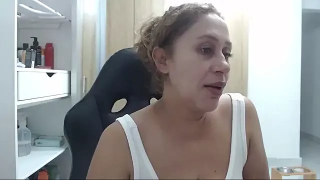 RoxanaLove9 on StripChat