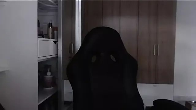 RoxanaLove9 on StripChat