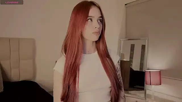 Roxxy_mora on StripChat