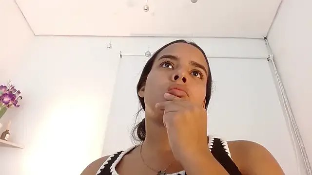 Roxy_Stonee on StripChat