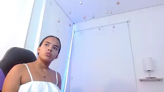 Roxy_Stonee on StripChat