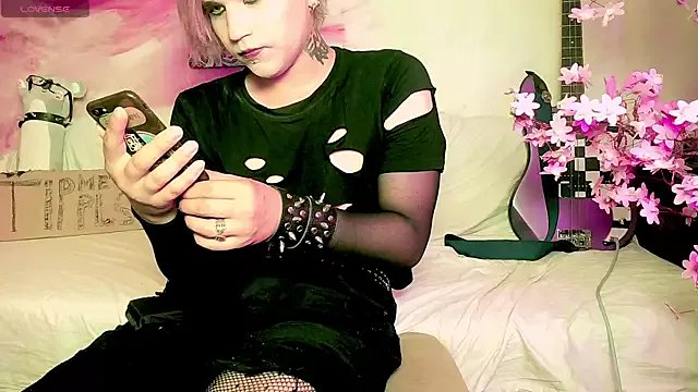 sademobeer on StripChat