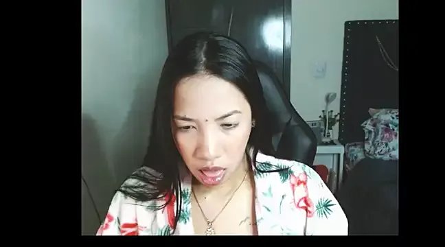 SallyWhitee on StripChat