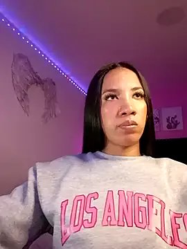 SallyWhitee on StripChat