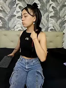 Sami_Evanns on StripChat