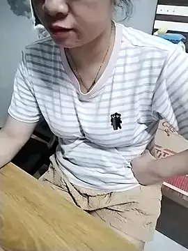 Samia_102 on StripChat