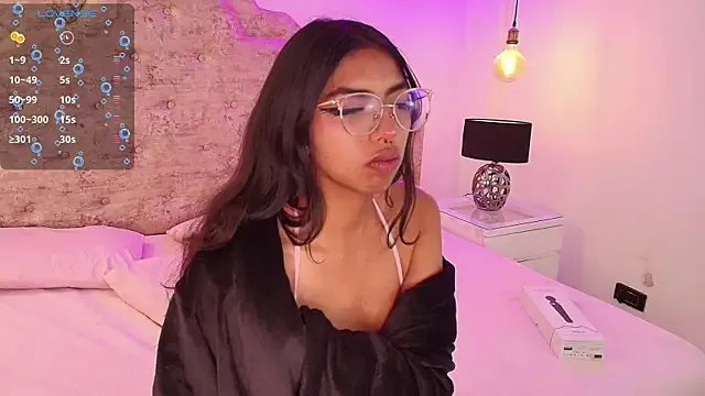 Sapphire_01 on StripChat