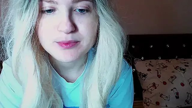 Sara4uu on StripChat