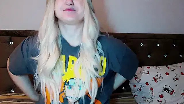 Sara4uu on StripChat